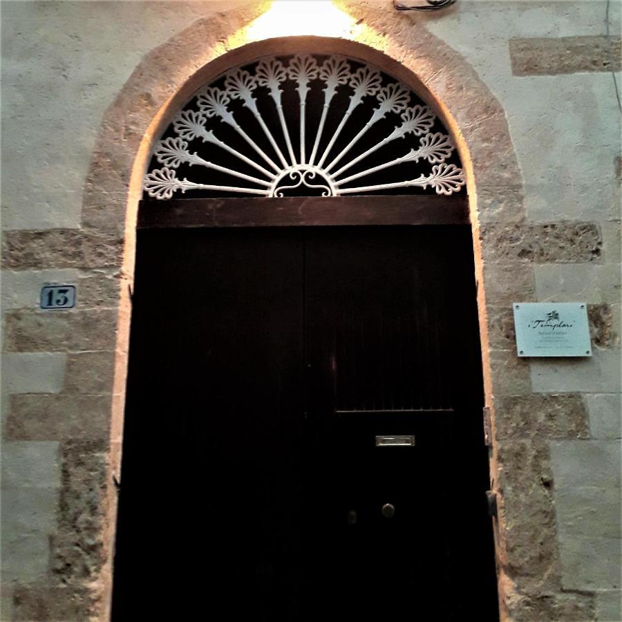I Templari B&B Self-Contained Бриндизи Екстериор снимка
